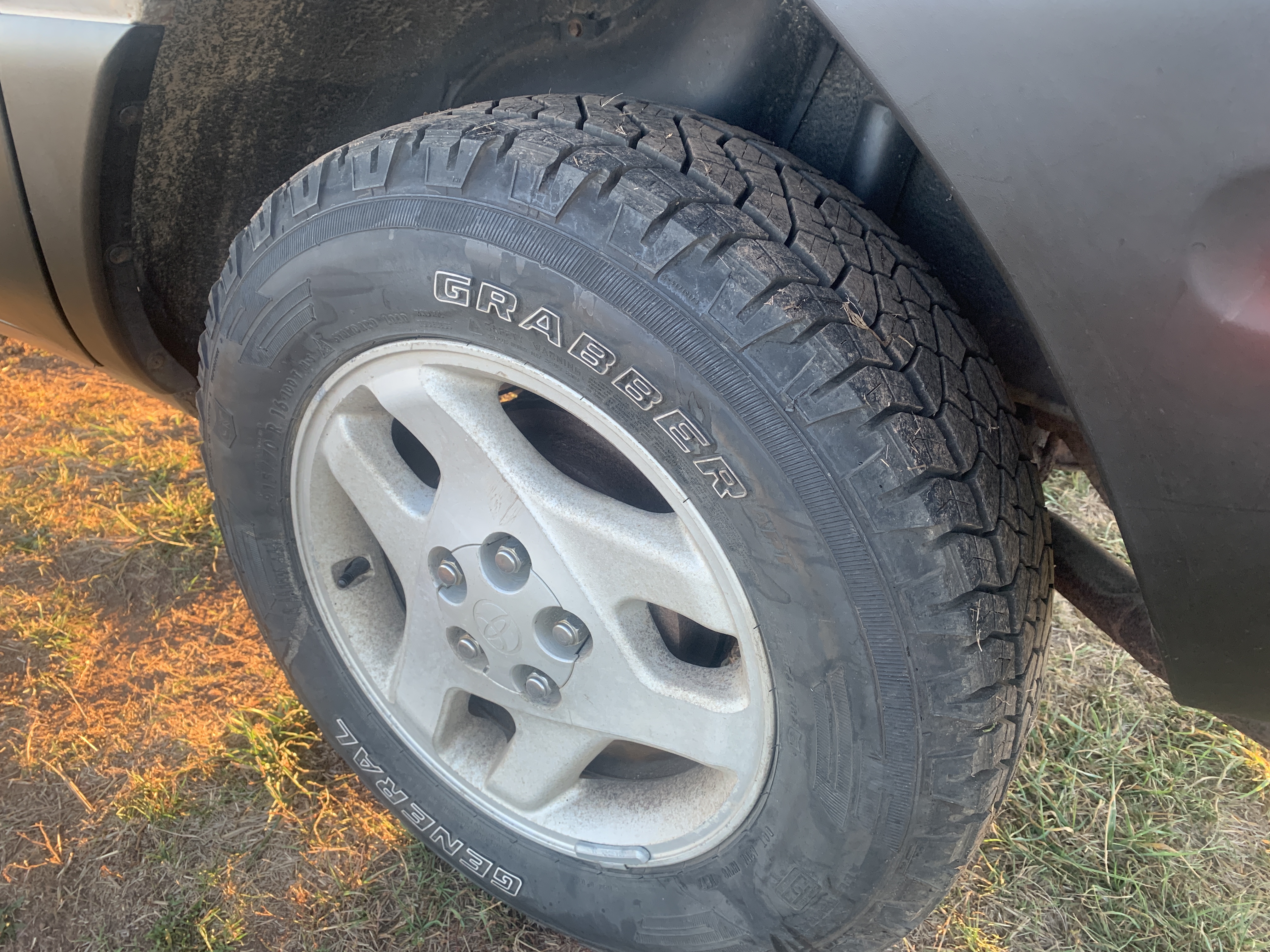 1998 Toyota RAV4 2 Door AWD — photo 98